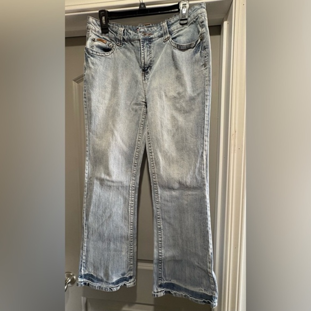 Women’s Duck Head blue jeans.